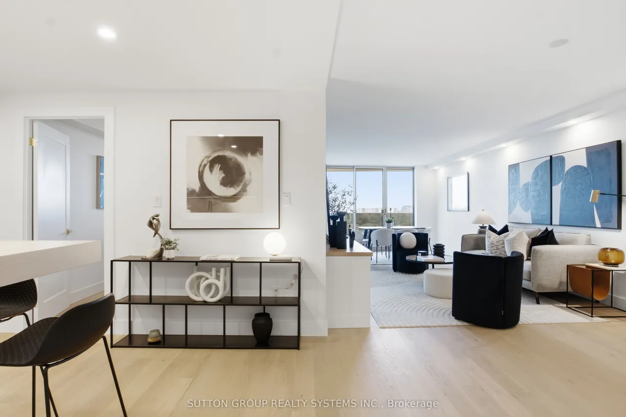 812 Burnhamthorpe Road — photo 3