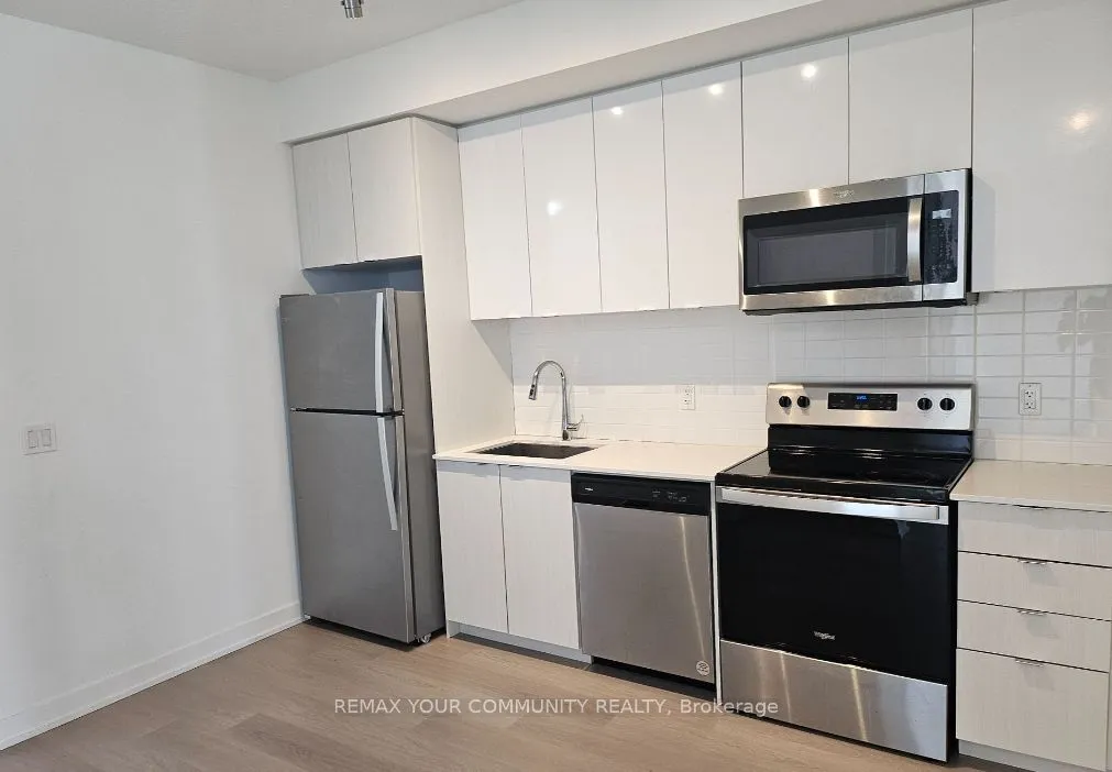 859 The Queensway — photo 3