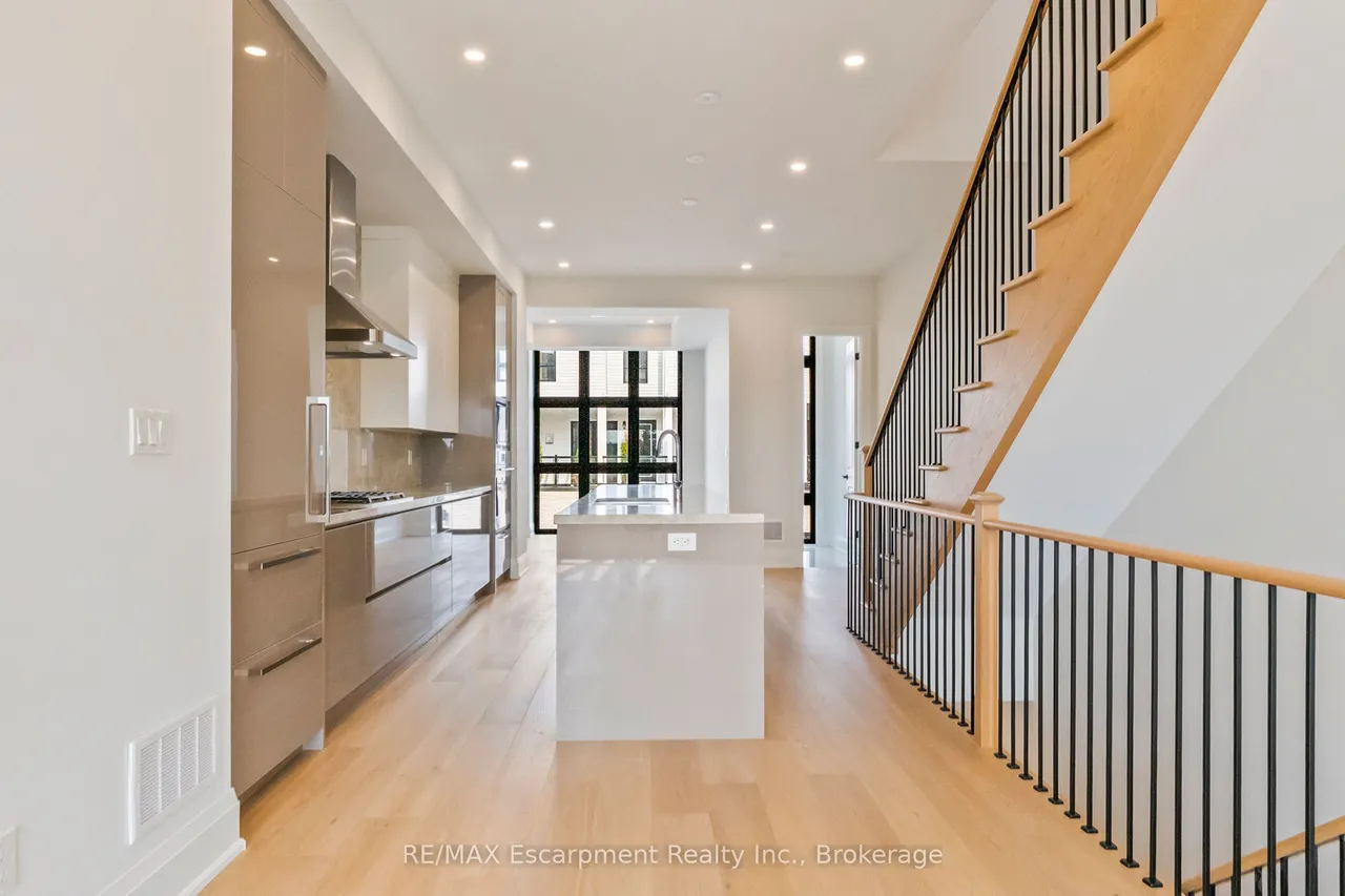 138 East Street — photo 3