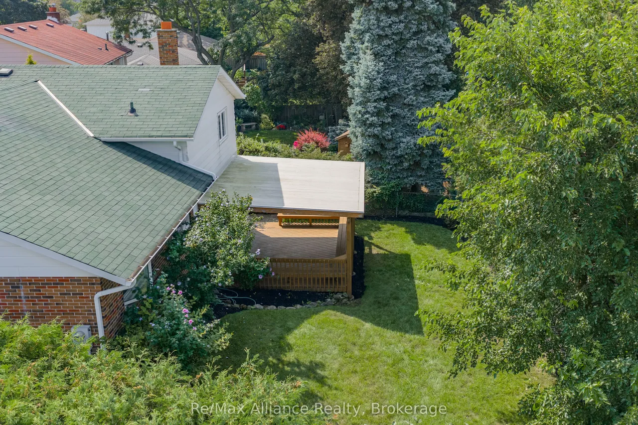 2454 Woking Crescent — photo 49