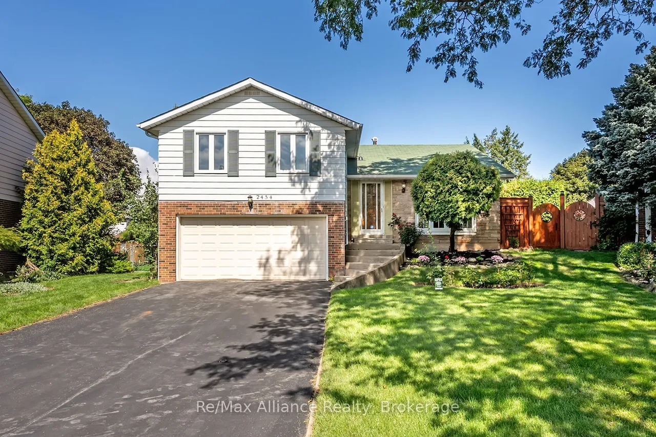 2454 Woking Crescent