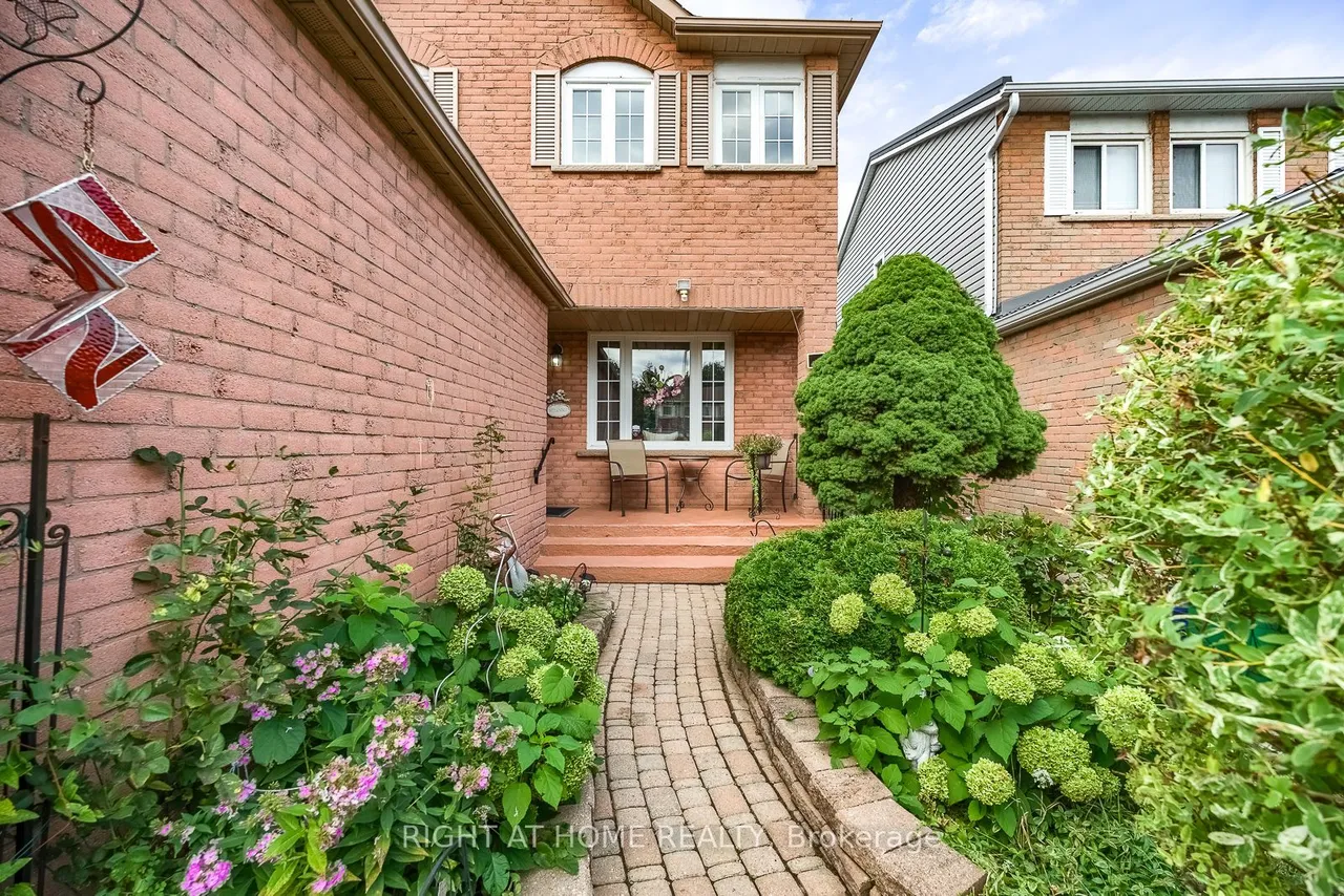 54 Niagara Place — photo 3