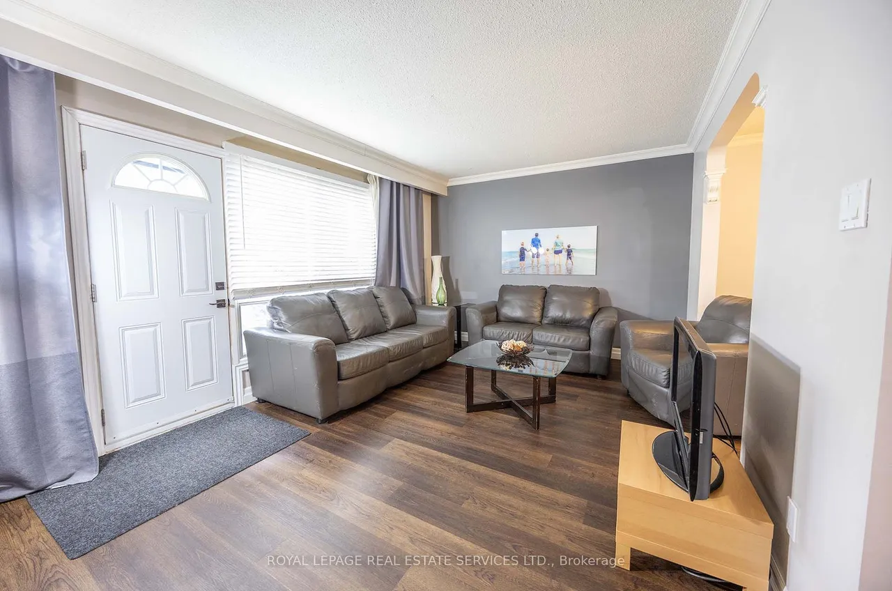 71 Old Burnhamthorpe Road — photo 3