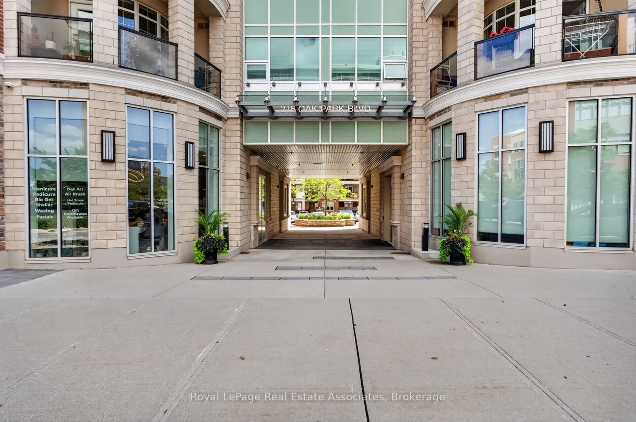 216 Oak Park Boulevard