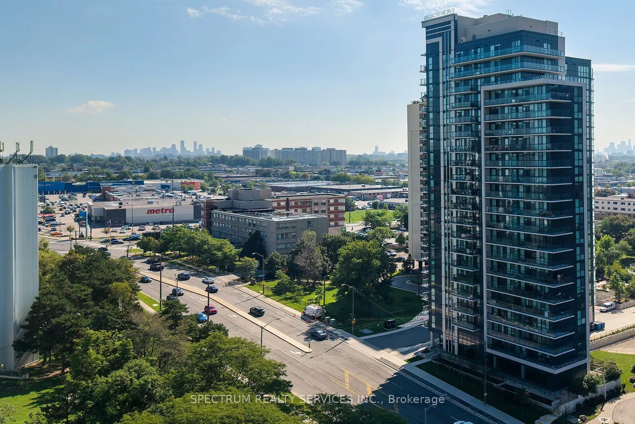 1461 Lawrence Avenue — photo 42