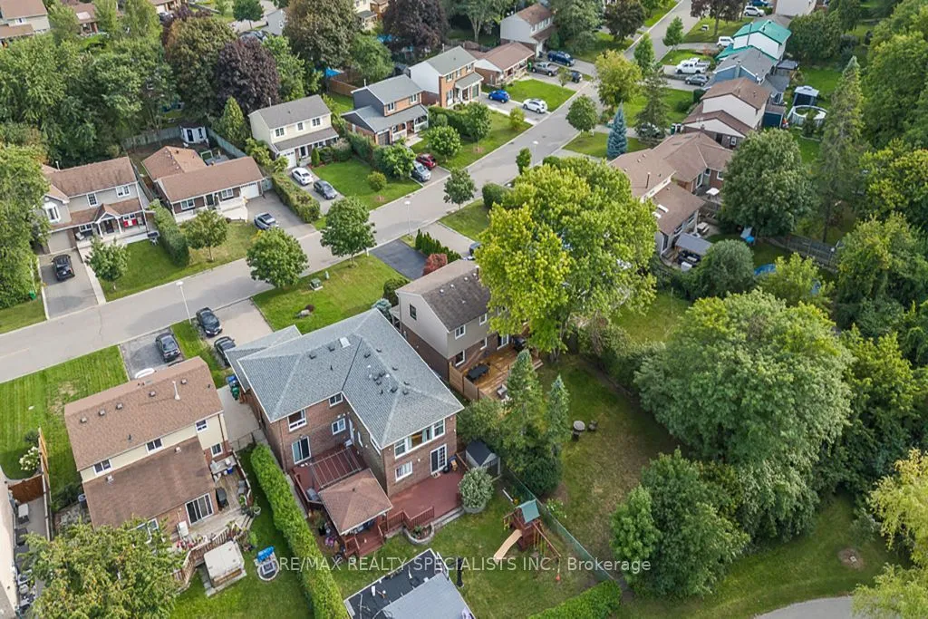10 Lorraine Crescent — photo 49