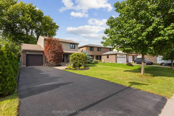 10 Lorraine Crescent