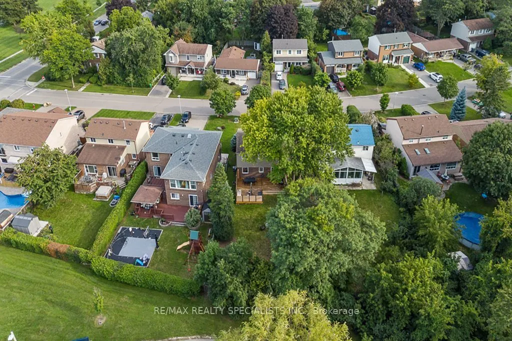 10 Lorraine Crescent — photo 48