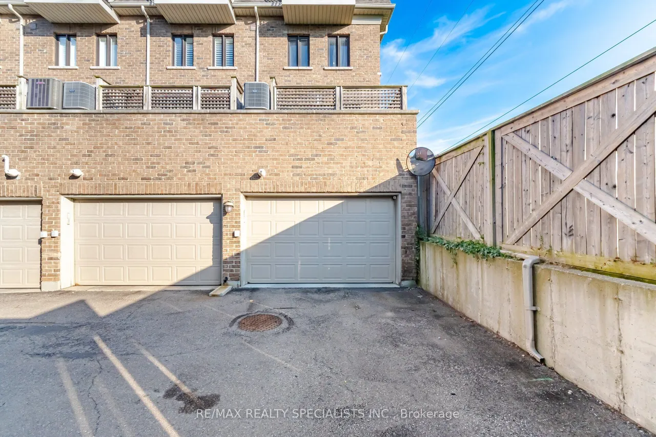 1812 Burnhamthorpe Road E — photo 46