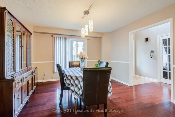 2755 Lindholm Crescent — photo 2