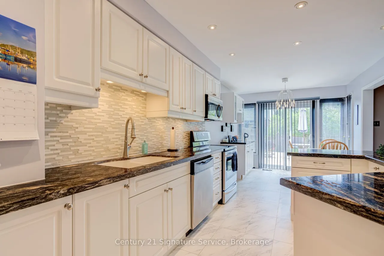 2755 Lindholm Crescent — photo 3