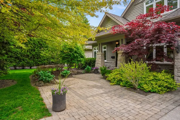 370 Christina Drive — photo 2