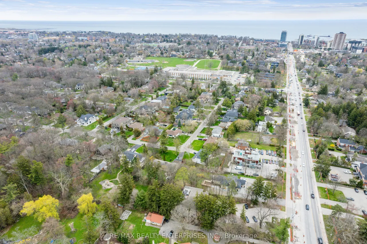 1489 Hurontario Street — photo 8