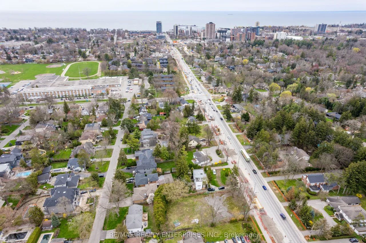 1489 Hurontario Street — photo 9