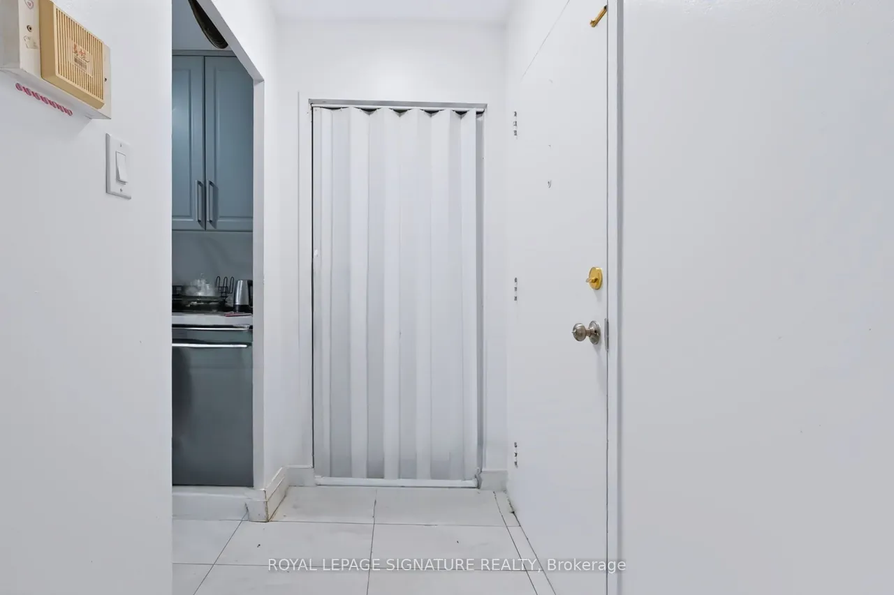 2485 Woking Crescent — photo 3