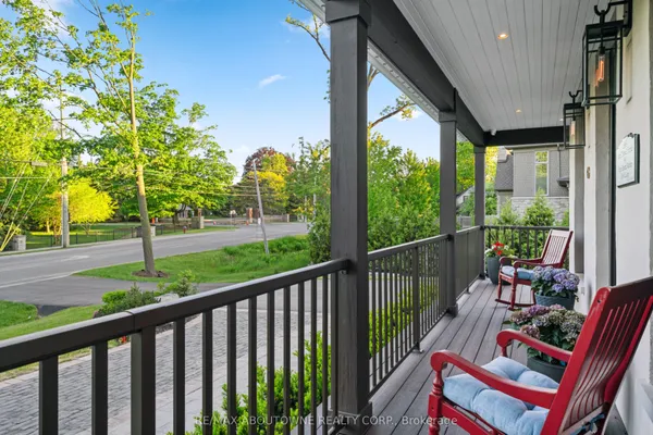 489 Lakeshore Road W — photo 2