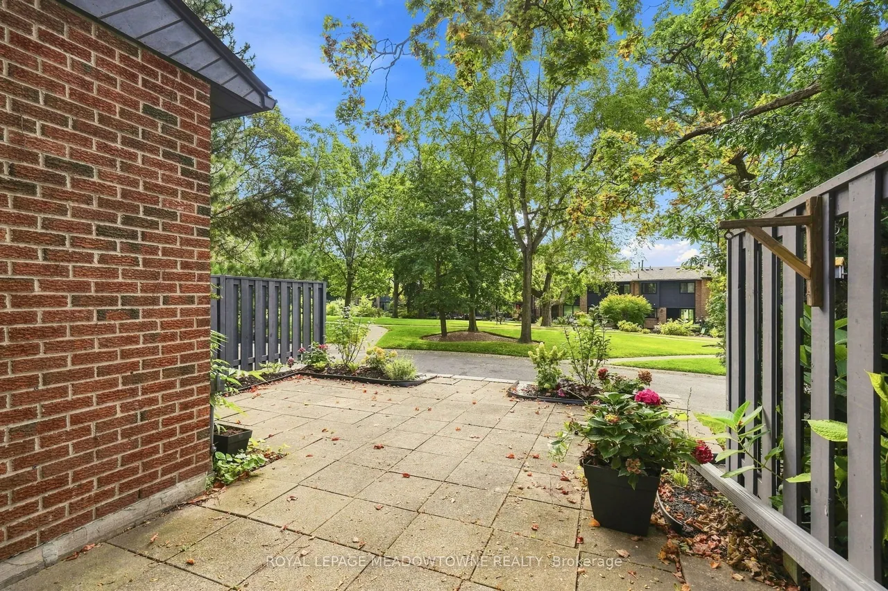 20 Mineola Road — photo 49
