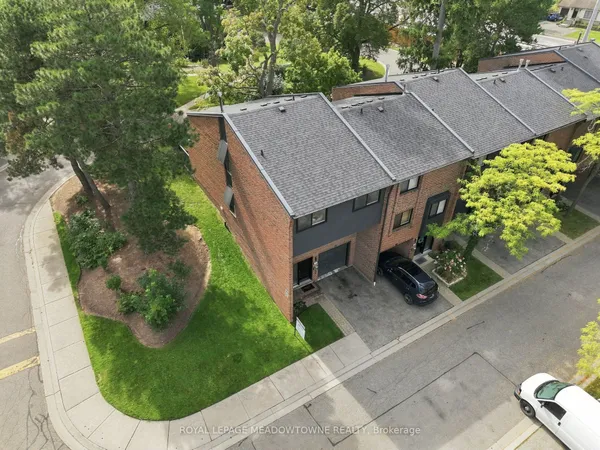 20 Mineola Road