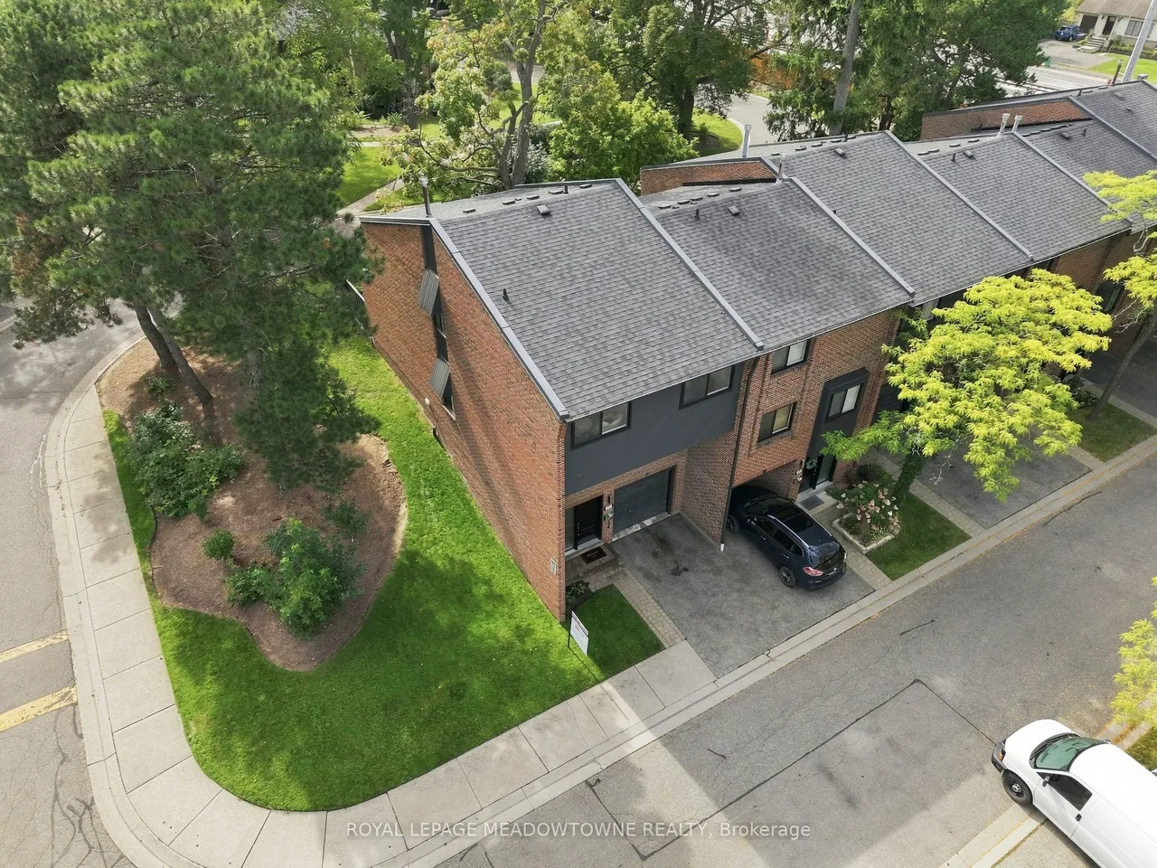 20 Mineola Road