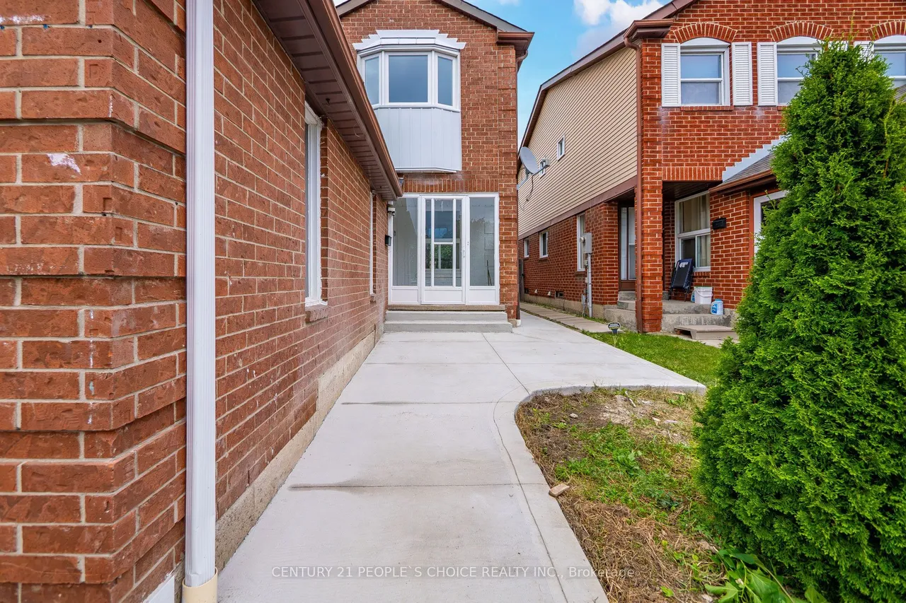 658 Galloway Crescent — photo 3