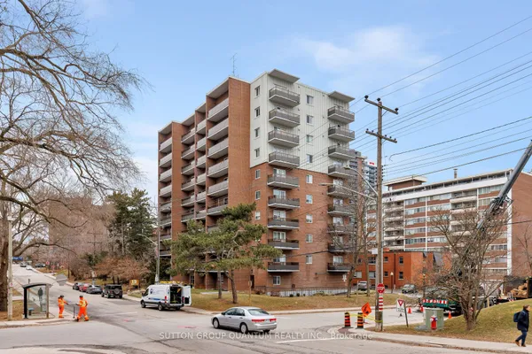 15 Elizabeth Street N