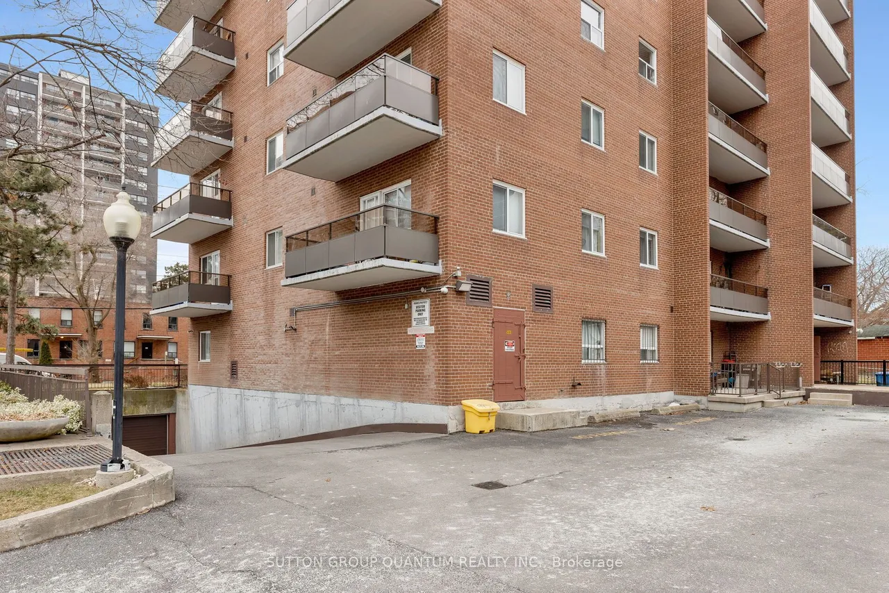 15 Elizabeth Street N — photo 3