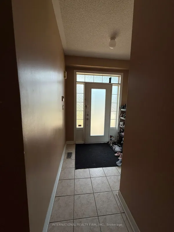 12 Fountainview Way — photo 2