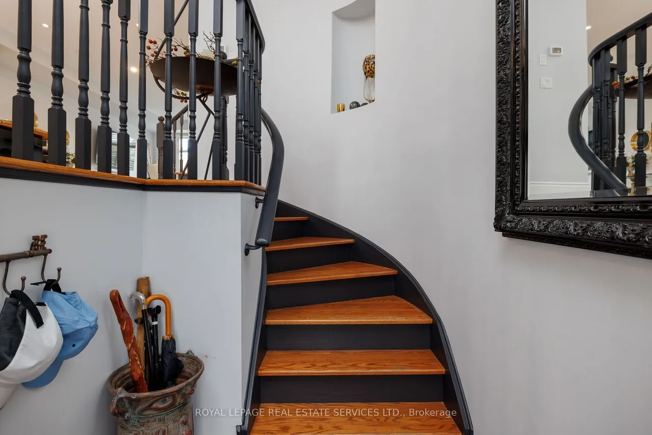 120 Bronte Road — photo 3