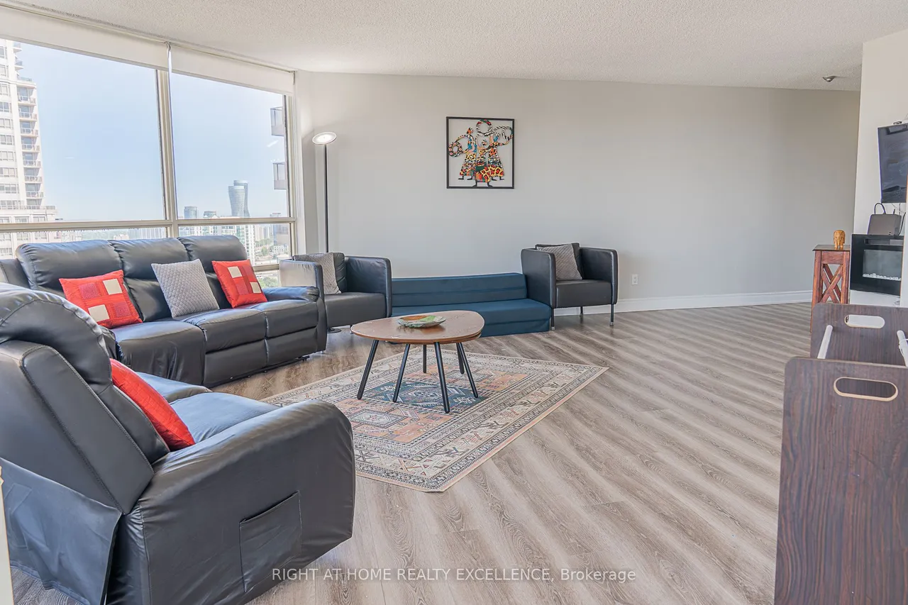 45 Kingsbridge Garden Circle — photo 14