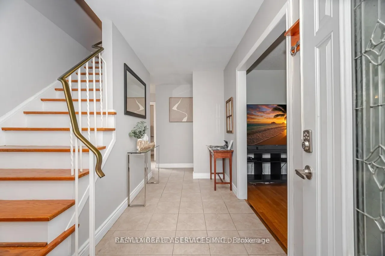 62 ambleside Drive — photo 3