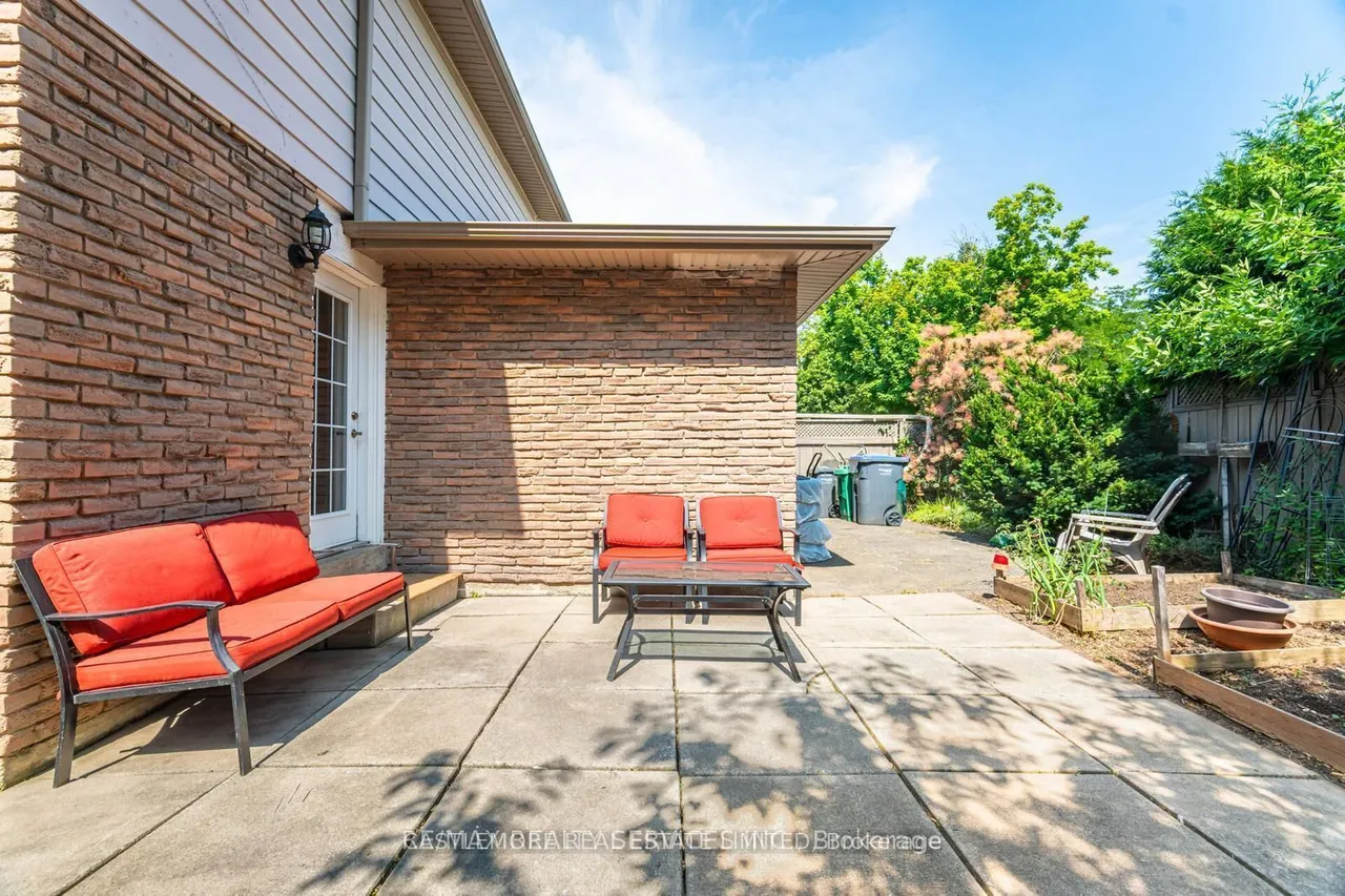 62 ambleside Drive — photo 13