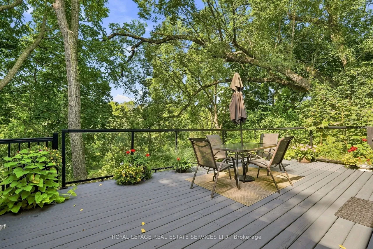 372 Trafalgar Road — photo 49