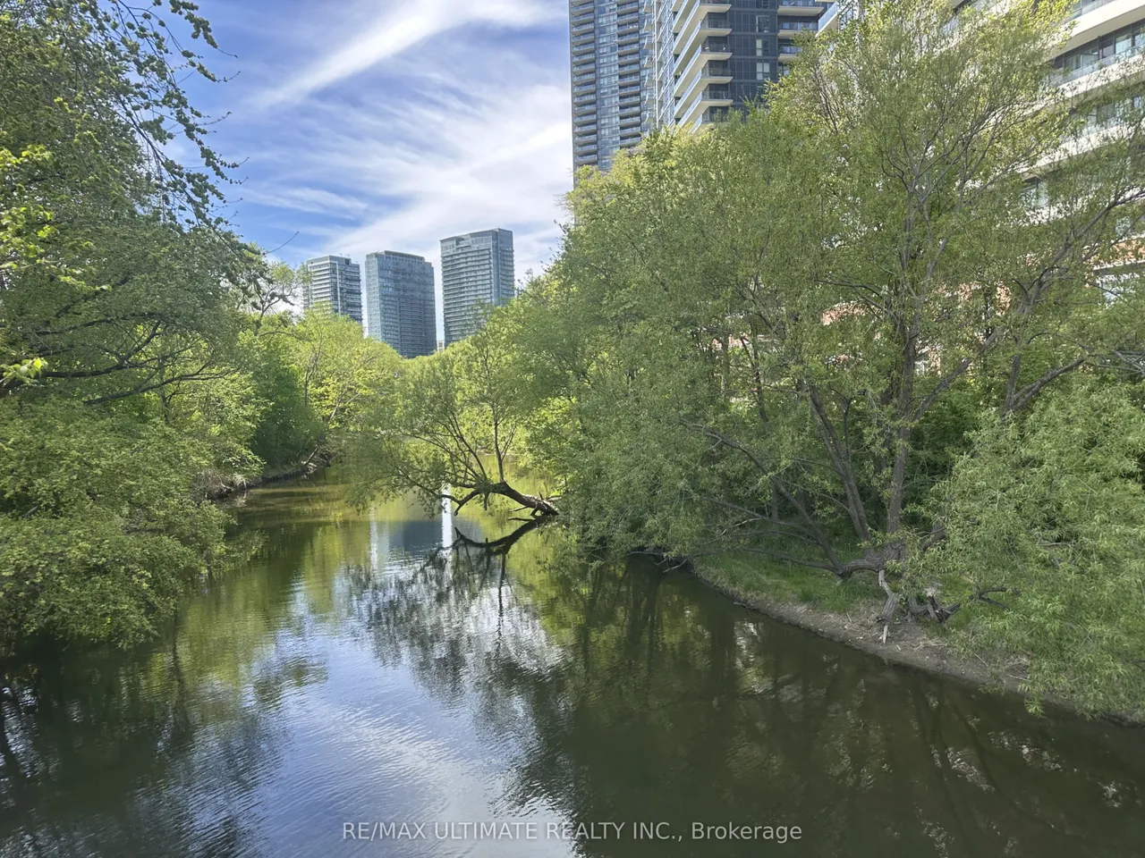 2212 Lake Shore Boulevard W — photo 3