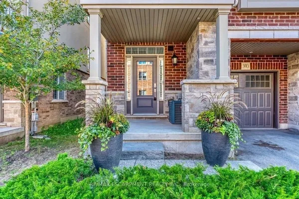 393 Grantham Common — photo 2