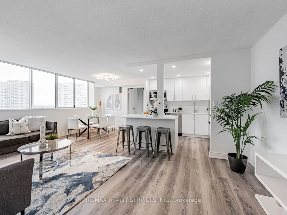 3590 Kaneff Crescent — photo 3