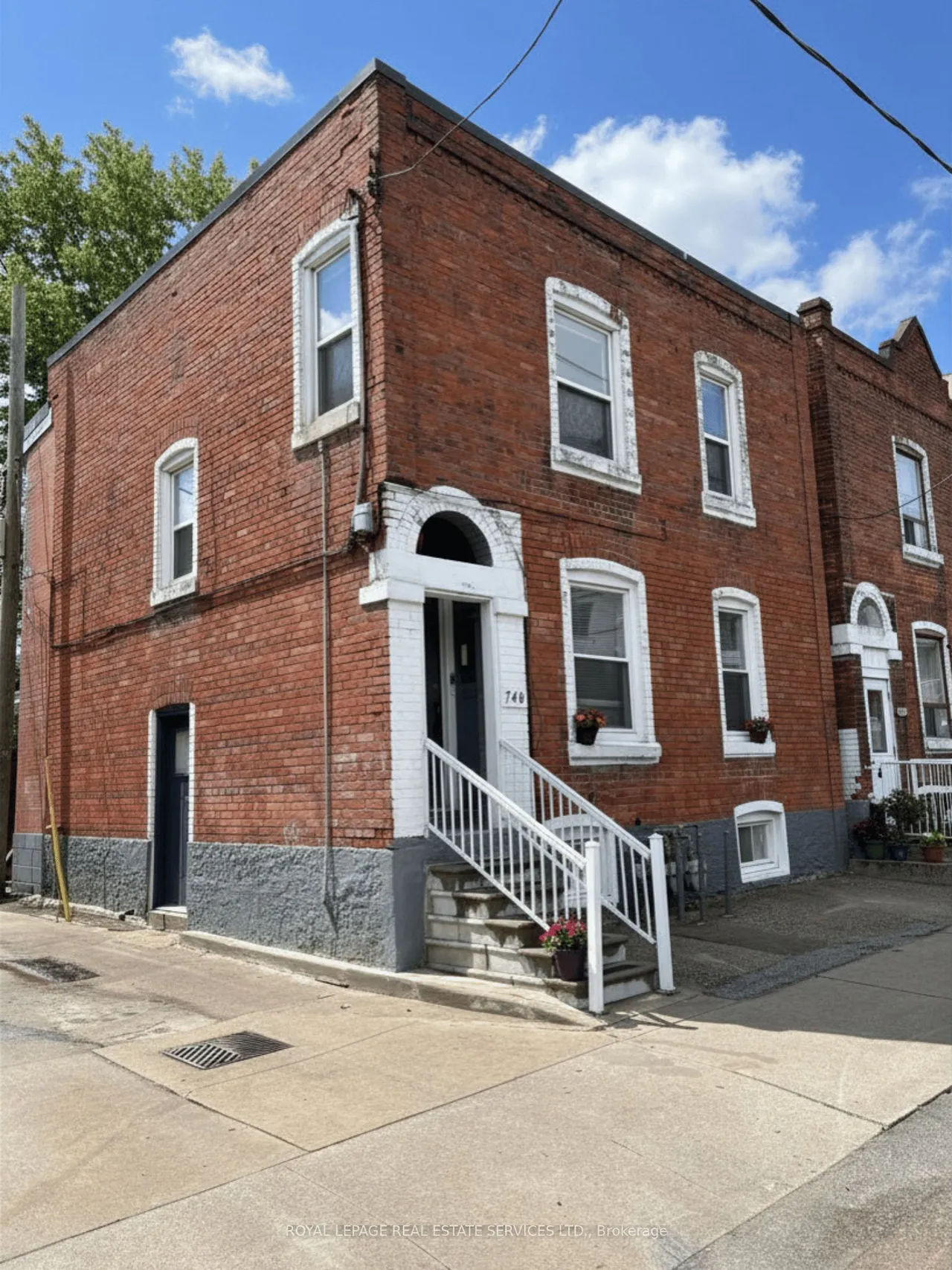 740 Lansdowne Avenue — photo 2
