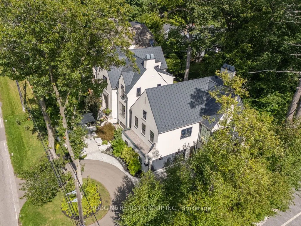 238 Mineola Road W — photo 2