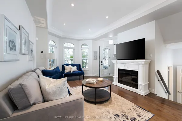184 Gatwick Drive — photo 2
