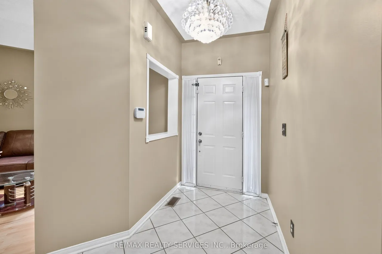 703 Twain Avenue — photo 3