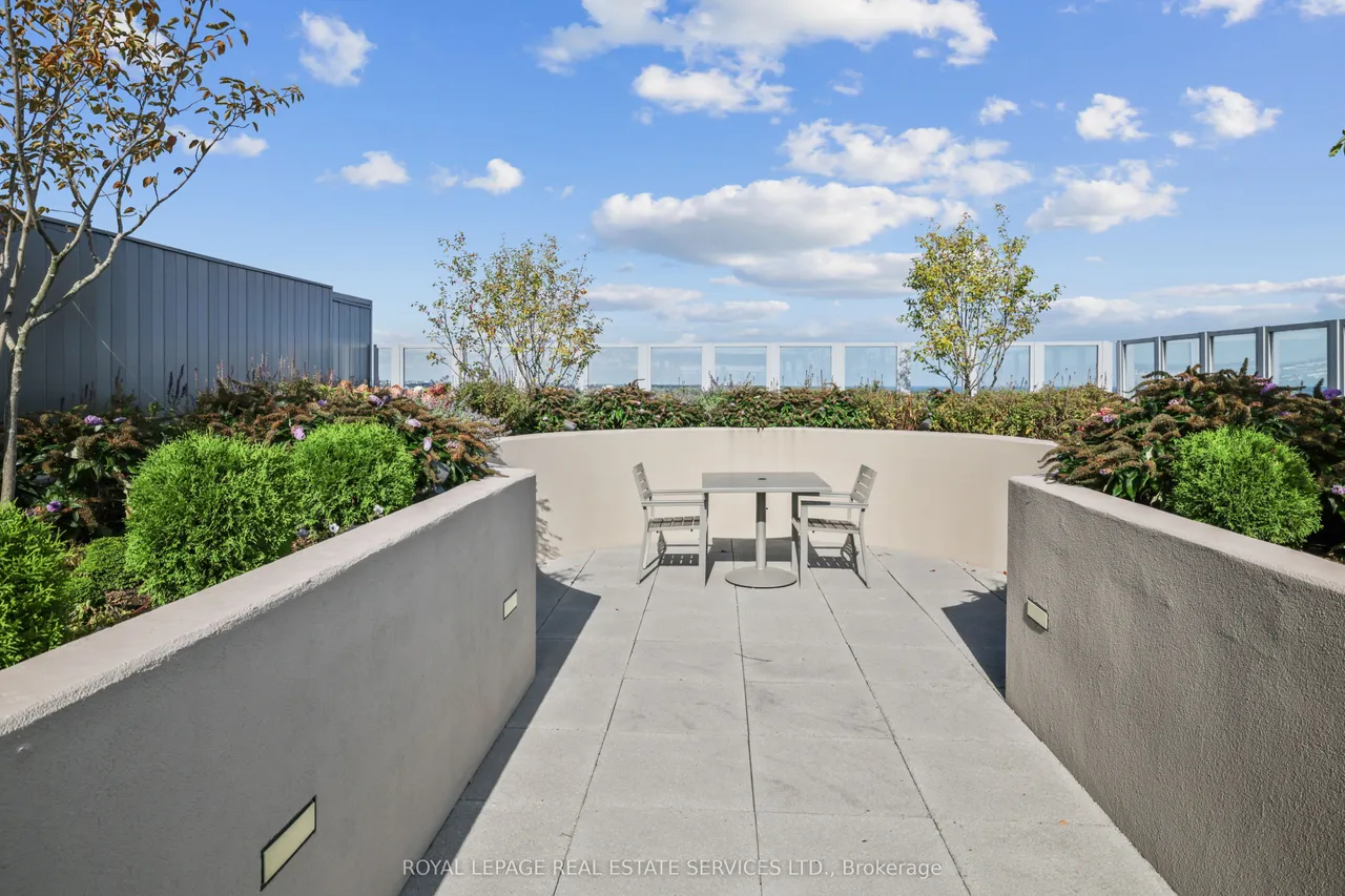 2025 Maria Street — photo 39