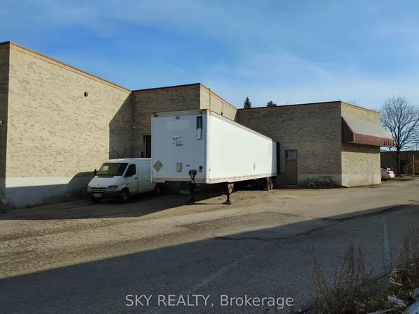 140 Advance Boulevard — photo 2