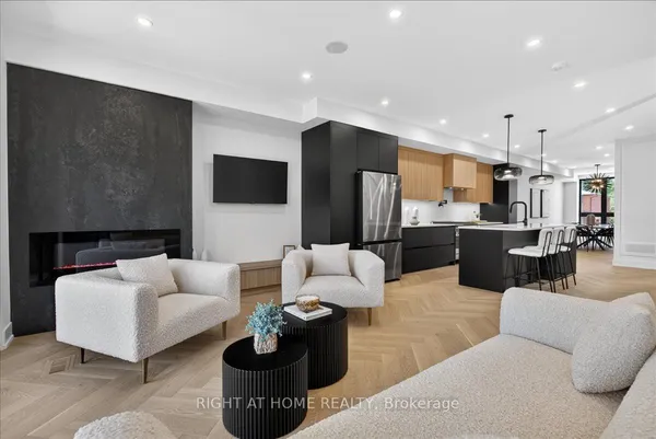 15B ROSEMEADE Avenue