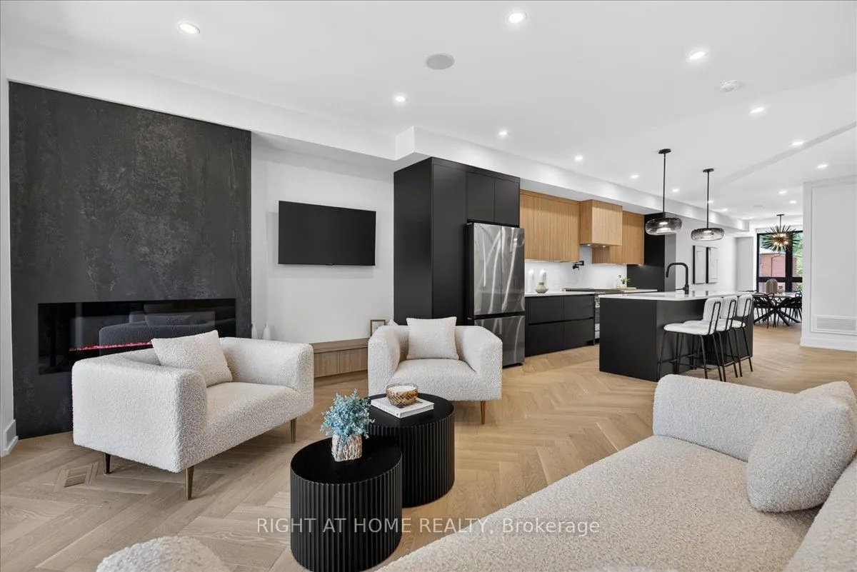 15B ROSEMEADE Avenue