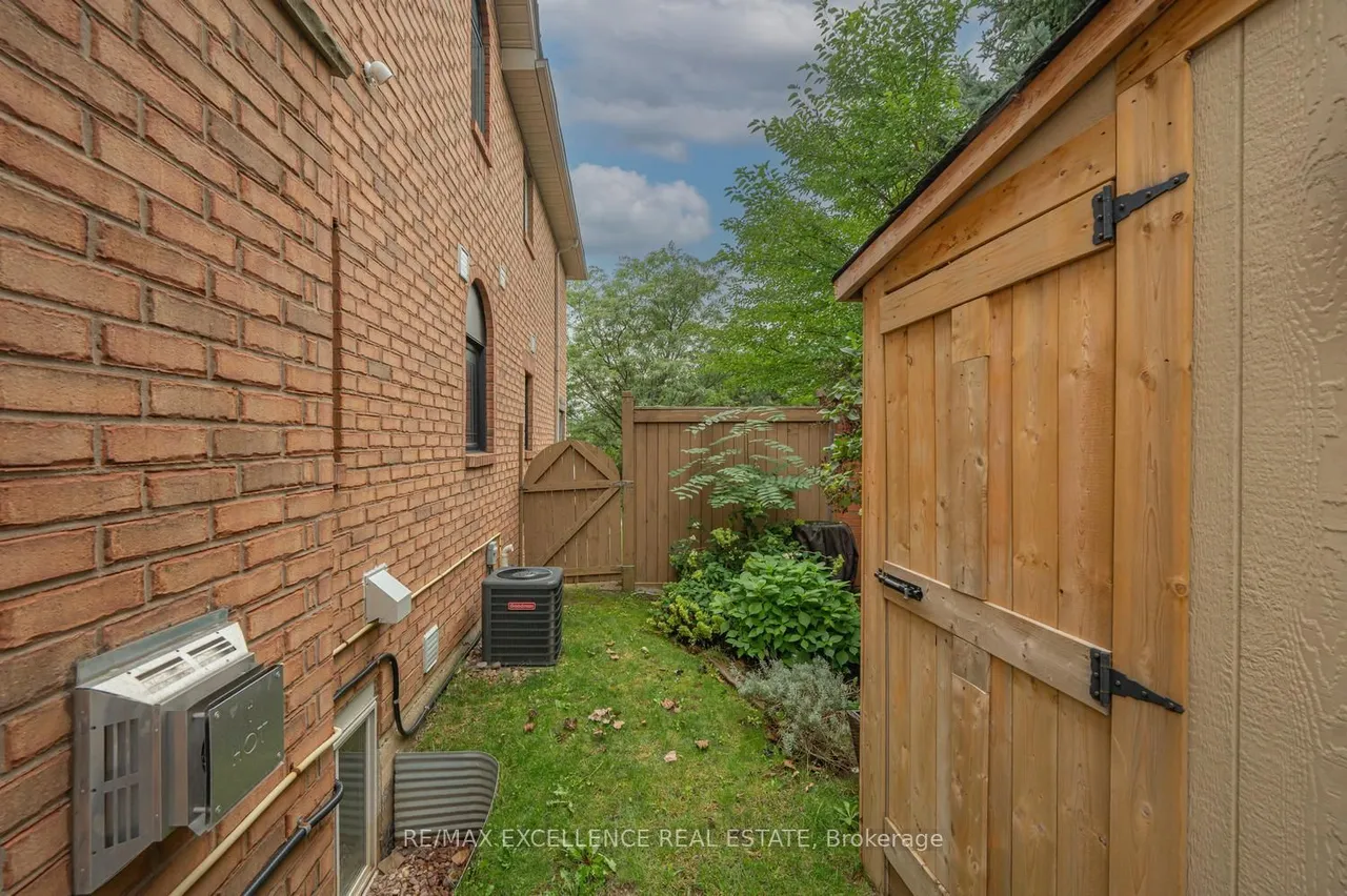 20 Manett Crescent — photo 48