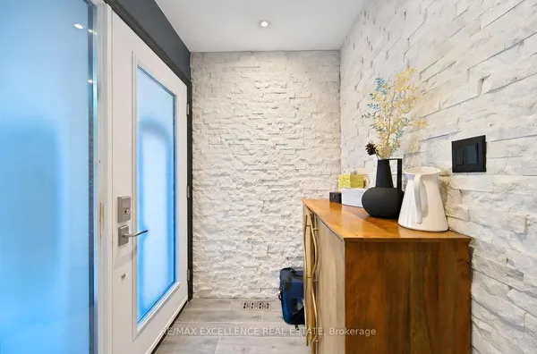 20 Manett Crescent