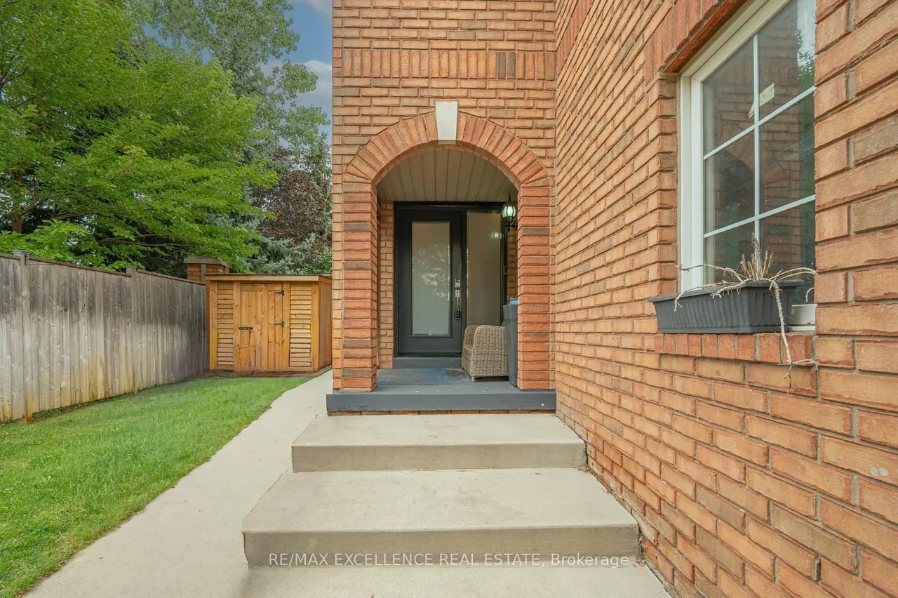 20 Manett Crescent — photo 2