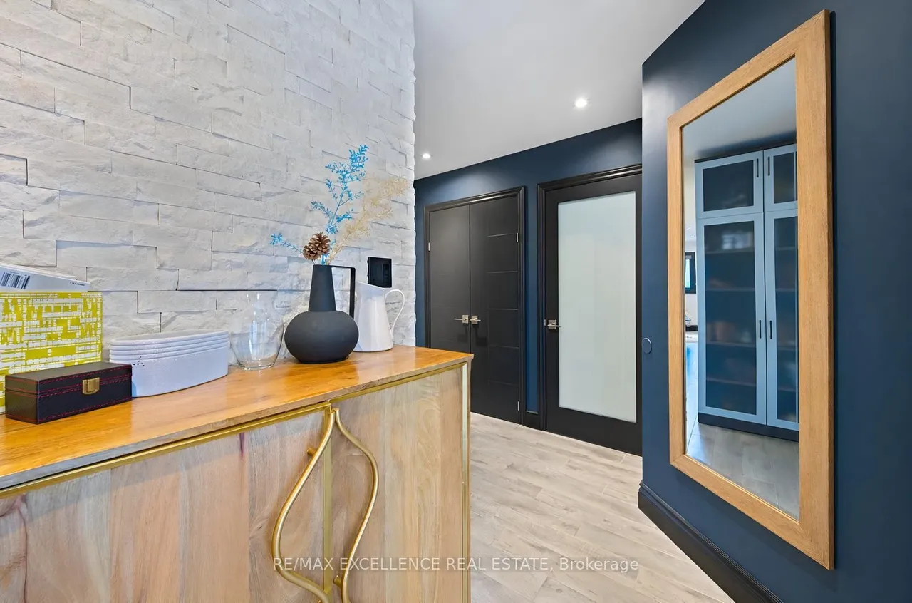 20 Manett Crescent — photo 3