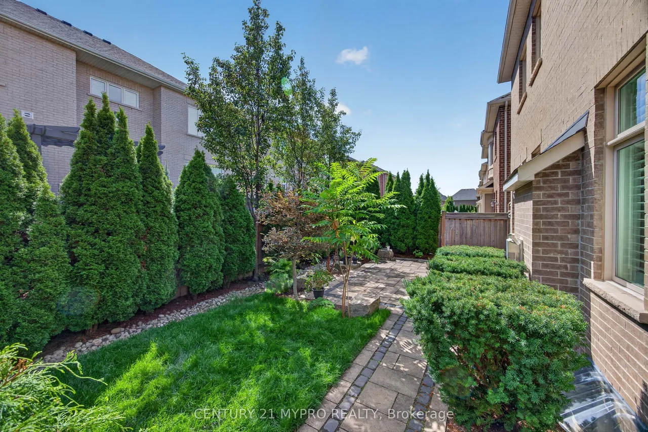 144 North Park Boulevard — photo 48