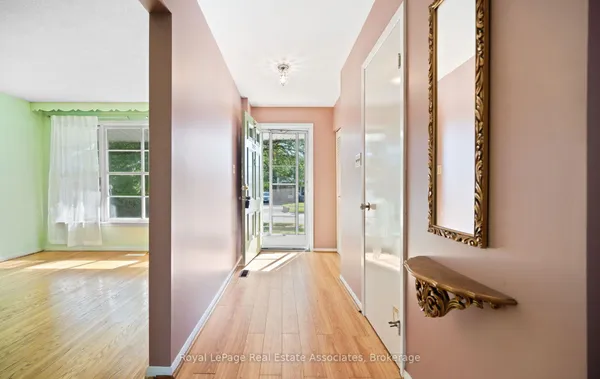 589 Tedwyn Drive — photo 2