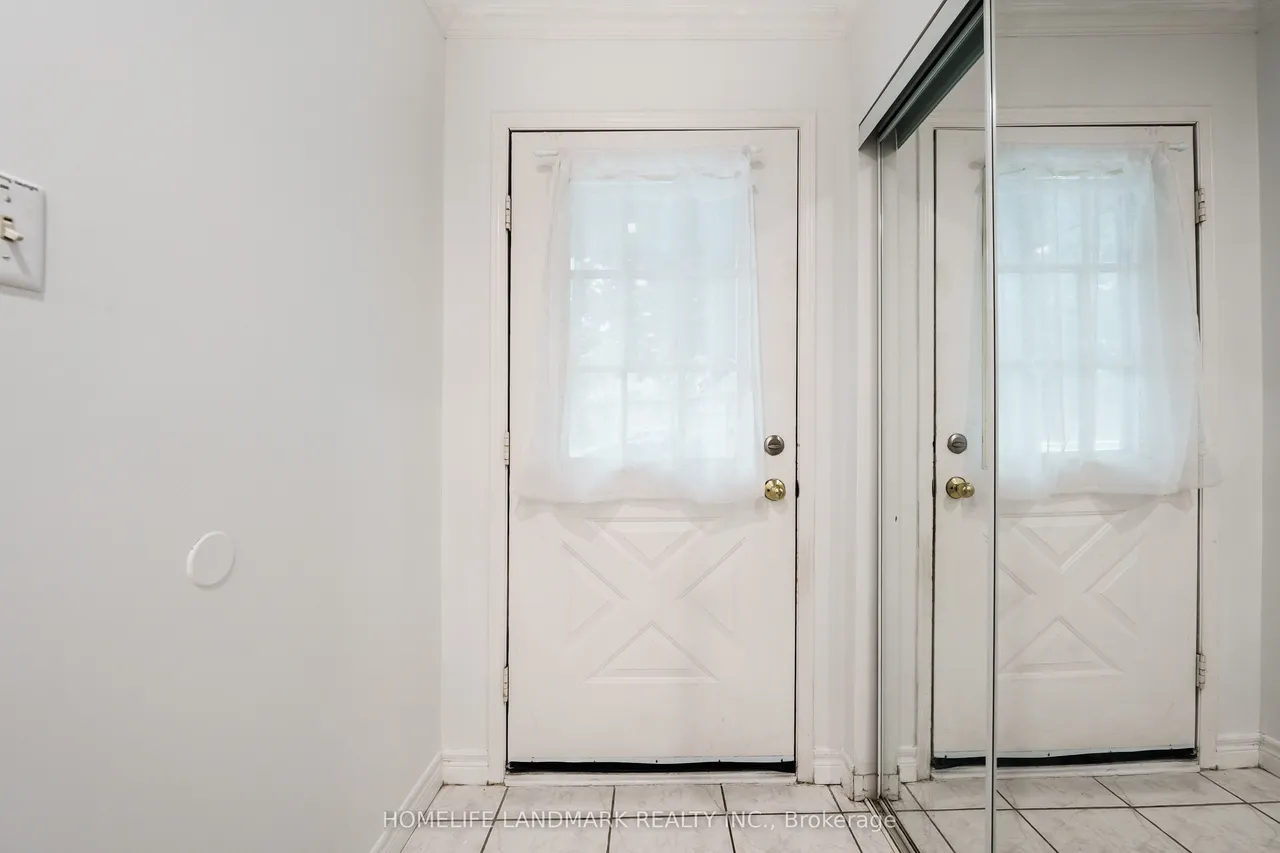 2945 Thomas Street — photo 3
